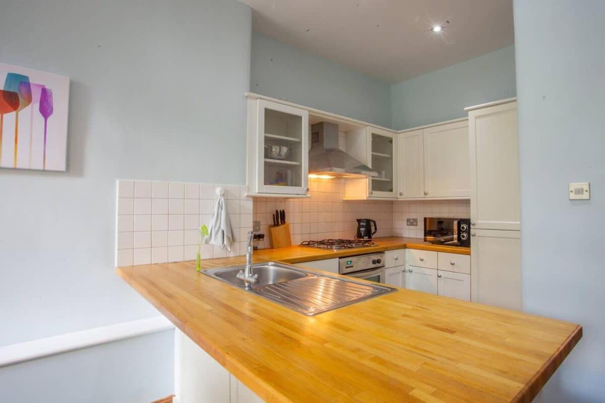 Modern, Light-Filled And Sleek West End Apartment Glasgow Zewnętrze zdjęcie